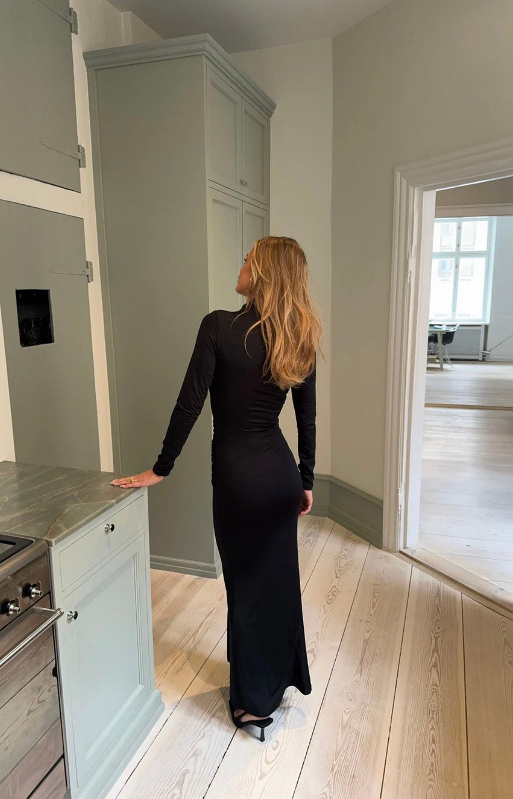Silia Maxi in Black